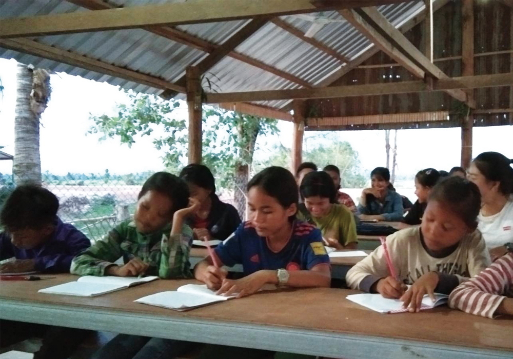 支援する側の立場「ボランティアティーチャー」としての活動。カンボジア学校との国際交流・画像